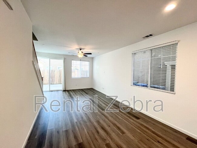 Building Photo - 1487 Bianchi Ln