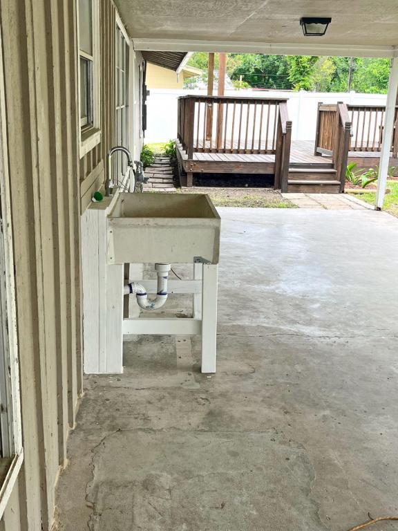 Building Photo - 701 Gardenia Ln