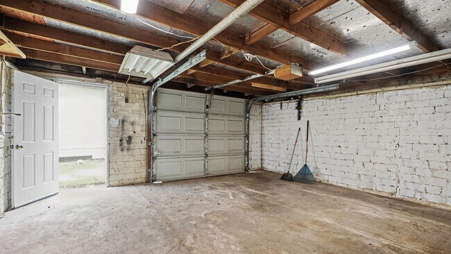 Building Photo - 12 E Homan Ave