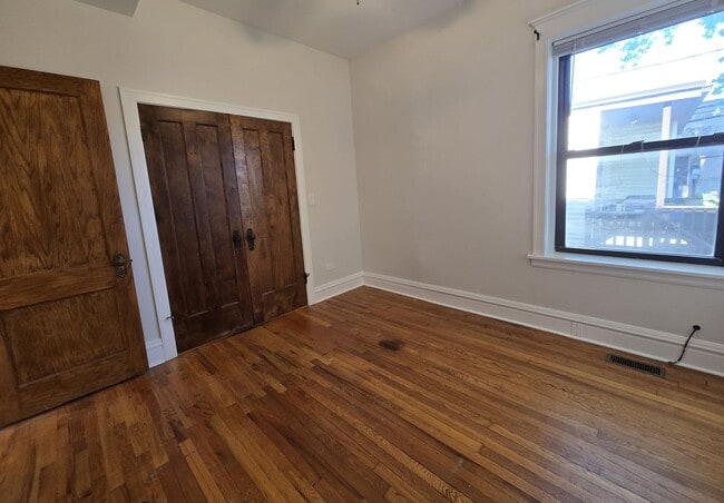 Building Photo - 4341 N Francisco Ave