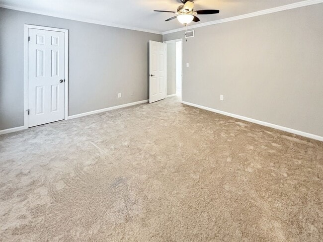 Building Photo - 5030 Meadow Ln