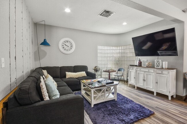 Building Photo - 1 MONTH FREE!!! 2 BEDROOM SINGLE STORY TOWNHOME 55+ COMMUNITY