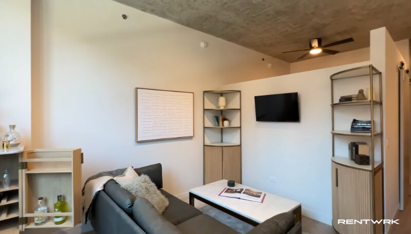 Building Photo - 809 N Wells St