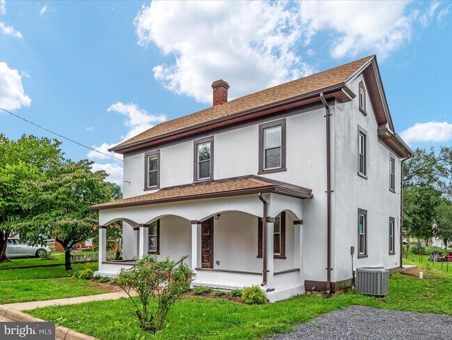 Building Photo - 323 Osage St