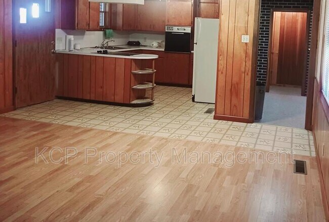 Building Photo - 600 Paw Paw Rd