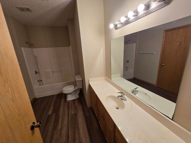 Building Photo - Remodeled Monticello MN Townhouse