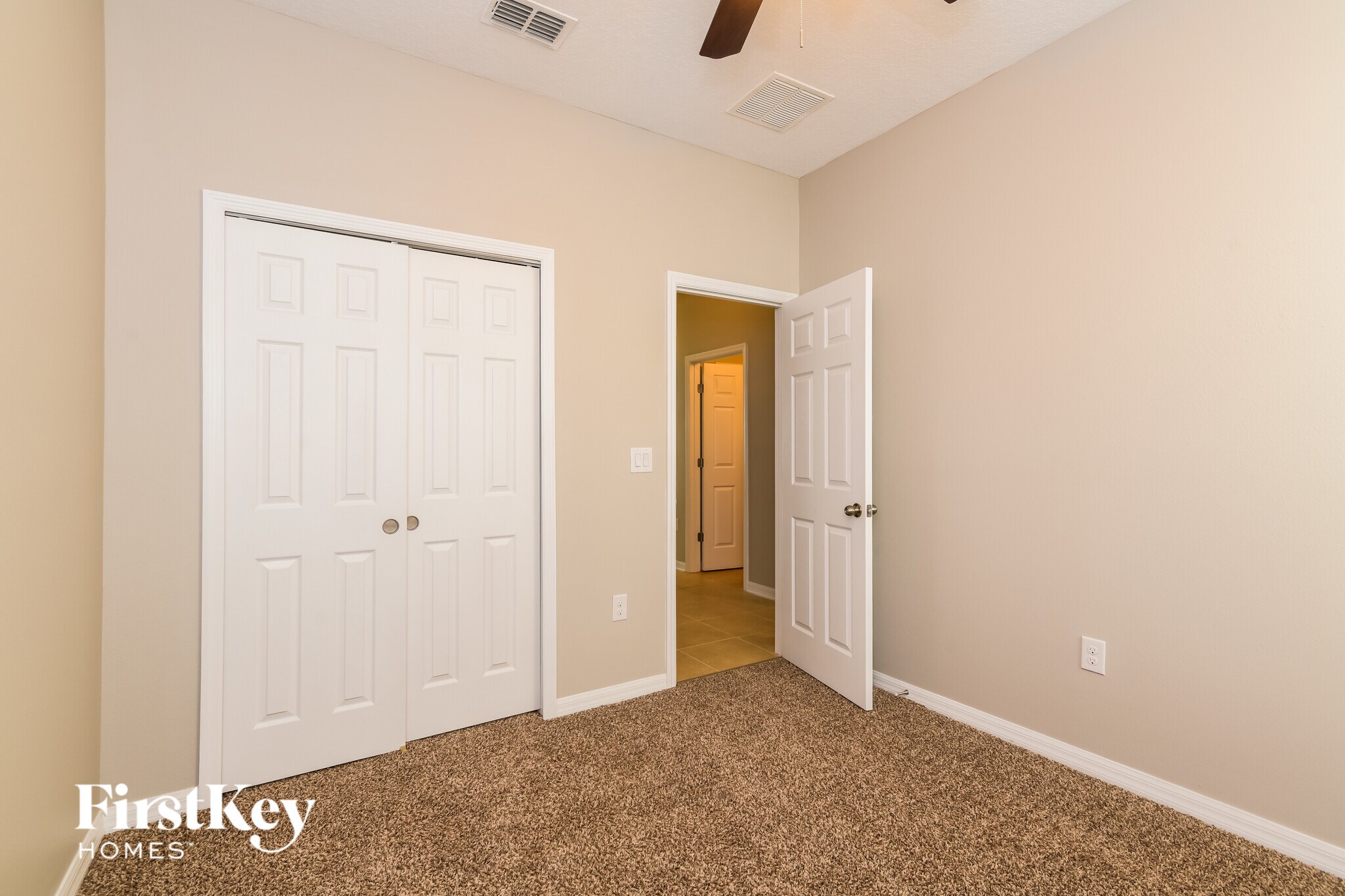 Building Photo - 2481 Sanderling St