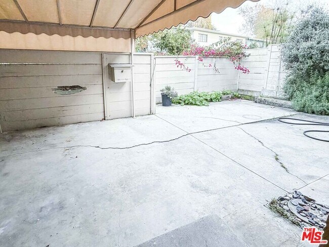 Building Photo - 5243 Village Green