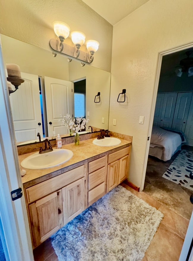 Building Photo - 3369 S 1100 W