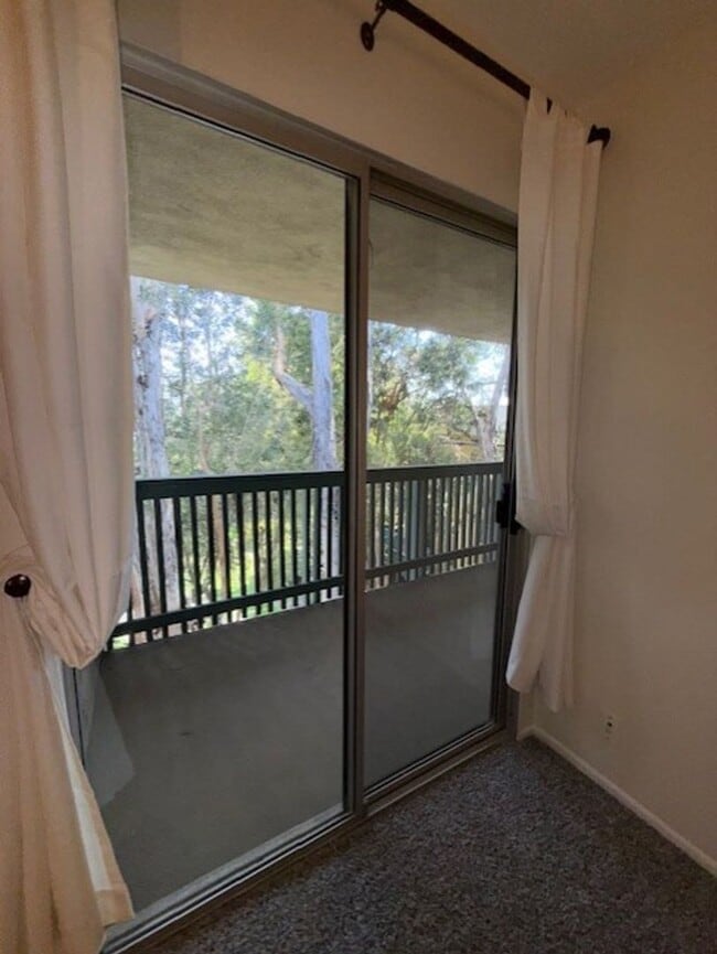 Building Photo - Top floor, 1 Bedroom, 1 Bath Condo in Ston...