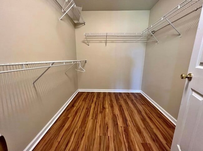 Building Photo - Private 3 Bed/2 Bath House in St. James School area!!