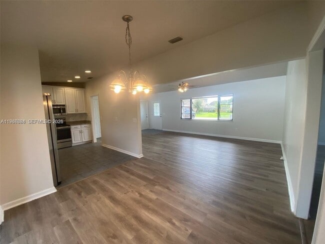 Building Photo - 371 SE Fairchild Ave