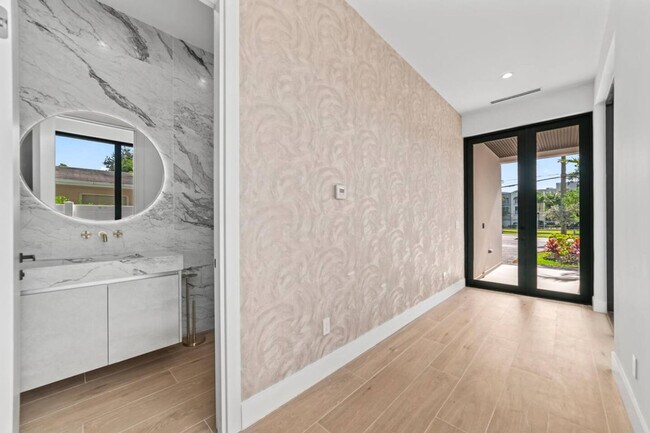 Building Photo - 1812 Miami Rd