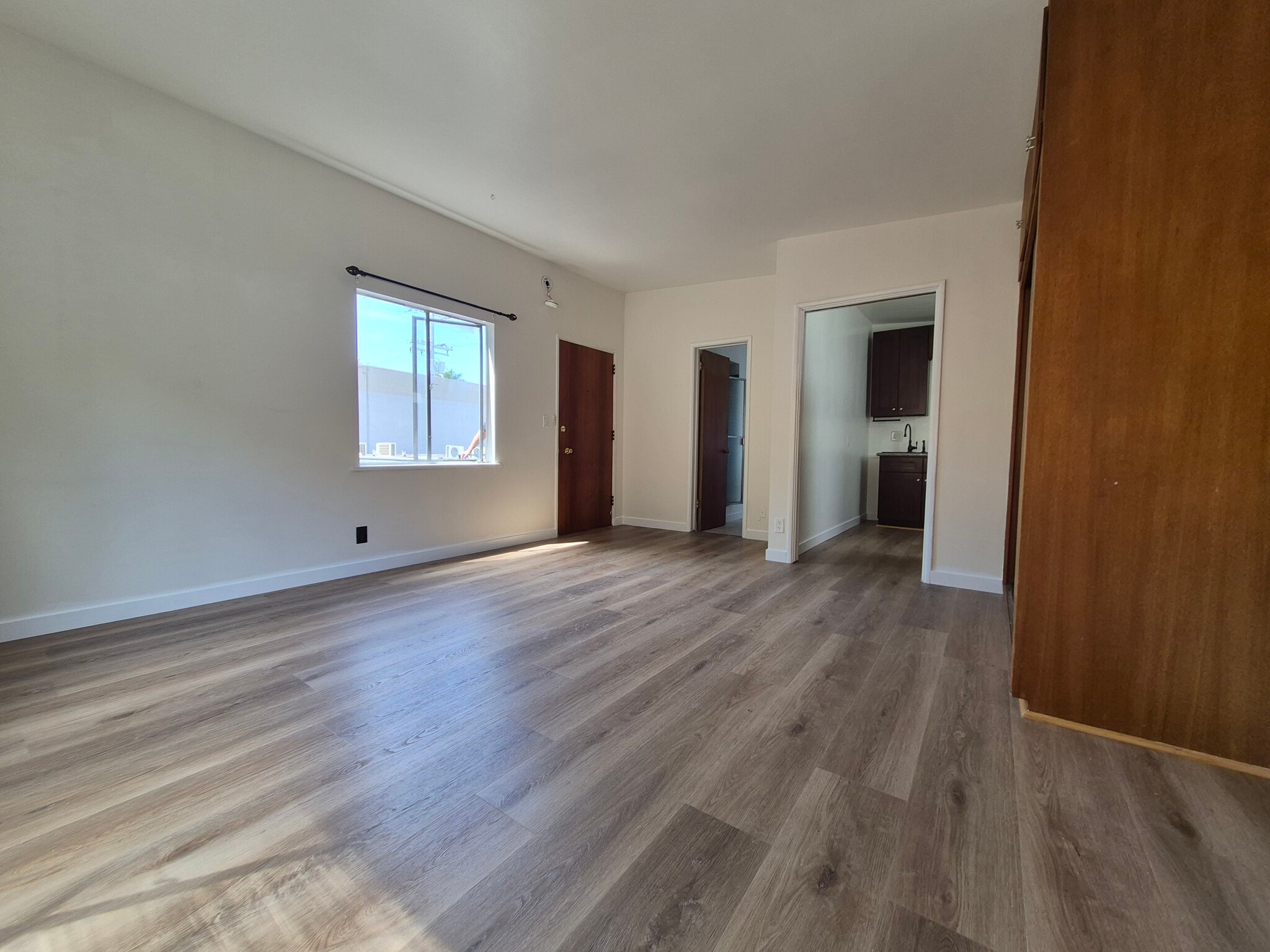 Building Photo - 3443 Cahuenga Blvd W