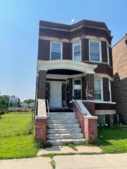 Primary Photo - 6740 S Saint Lawrence Ave