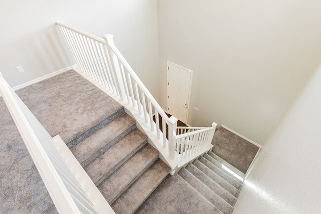 Building Photo - Exquisite 5 bedroom 4 bathroom home with fresh paint and new carpet waiting for you!