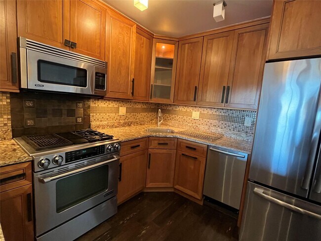 Building Photo - 1374 Midland Ave