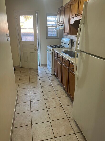 Building Photo - 1133 S Cassingham Rd