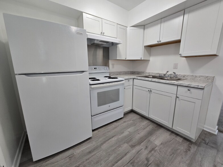 Building Photo - 2650 Wayside Dr