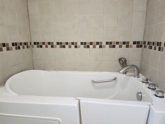 Building Photo - Amazing home ready to move in!