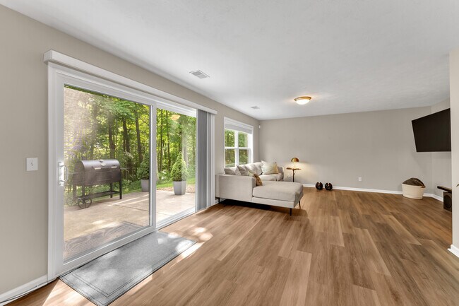 Building Photo - 6690 Green Valley Ct SE