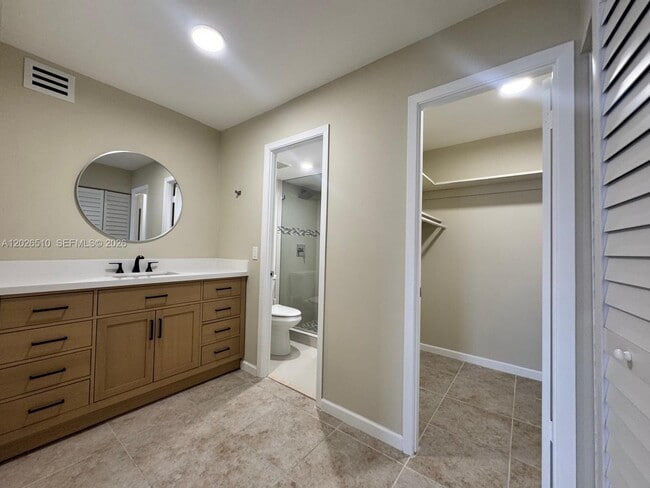 Building Photo - 401 Golden Isles Dr