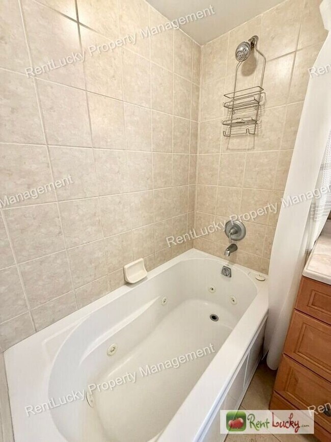 Building Photo - 2130 Montvale Pl W
