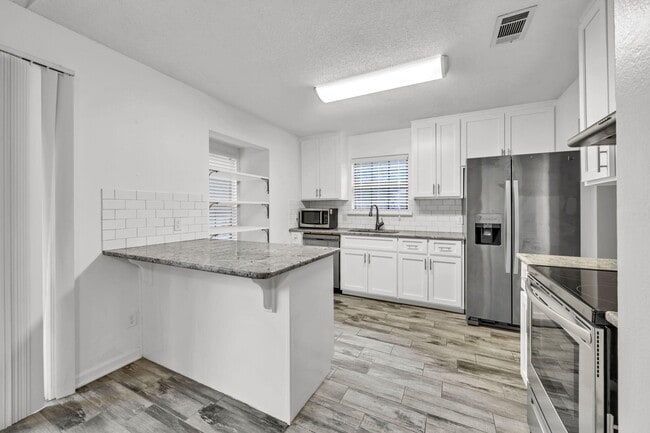 Building Photo - 1237 Rhonda Dr