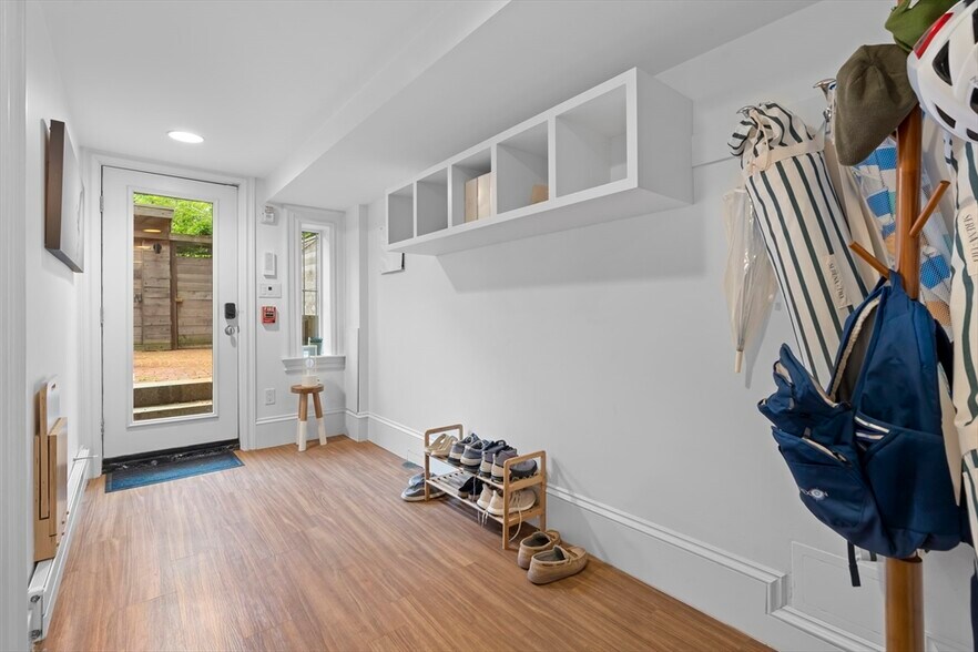 Building Photo - 72 W Rutland Sq