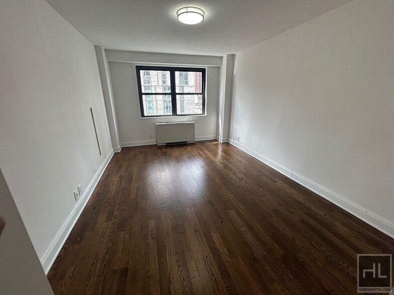 Building Photo - E 89 St