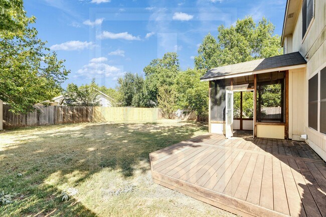 Building Photo - 2104 Grove Dr