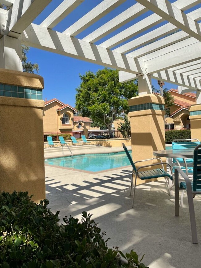 Building Photo - ****AVAILABLE NOW!! TWO BEDROOM TWO BATH CONDO IN GREAT LOCATION!!!!!!