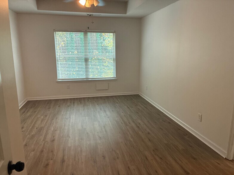 Building Photo - Room in Townhome on Bayrose Cir