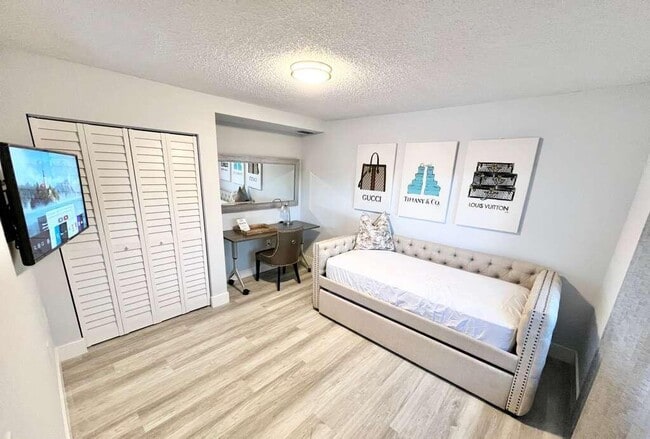 Building Photo - 118 1st Terrace