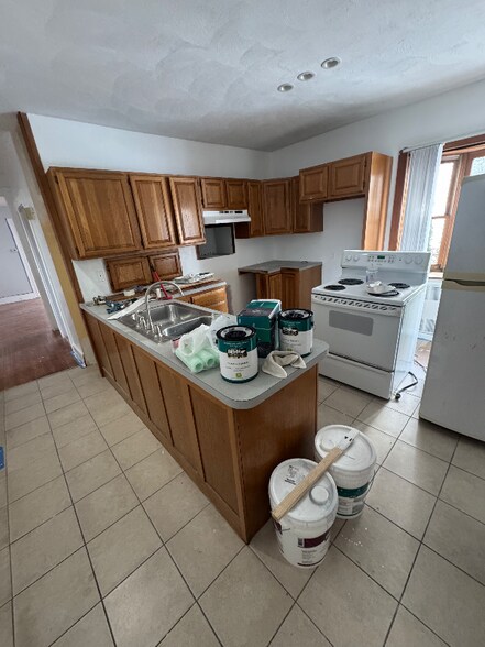 Building Photo - 35 Haynes St