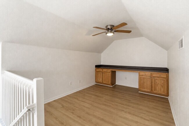 Building Photo - 9157 Lee Vista Blvd