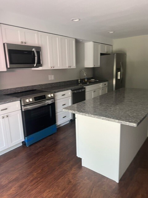 Building Photo - 935 Pinecrest Dr