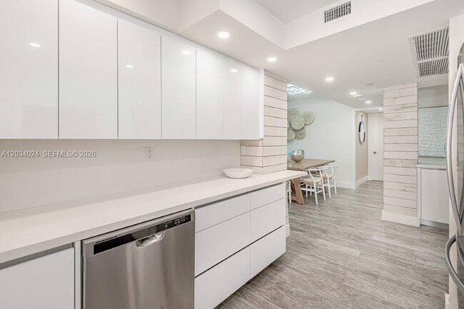 Building Photo - 2301 Collins Ave