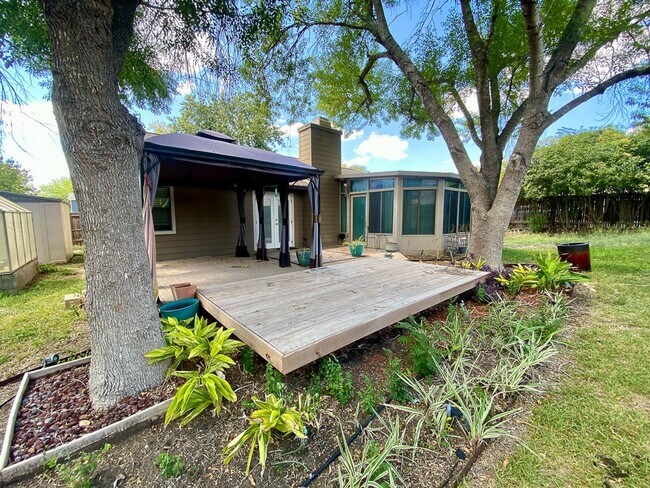 Building Photo - Modern Design 3 Bedroom 2 Bath