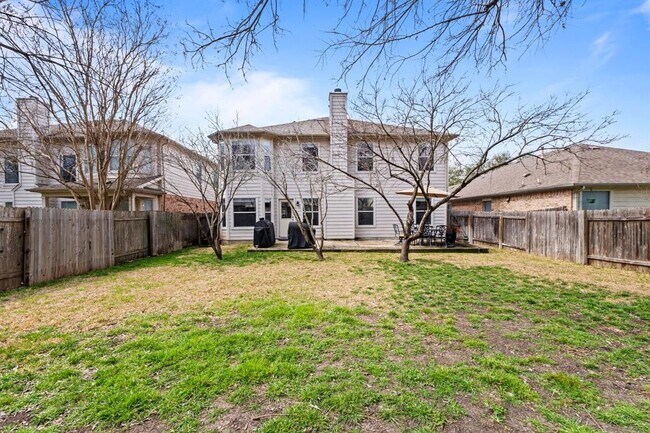 Building Photo - 525 Golden Creek Dr