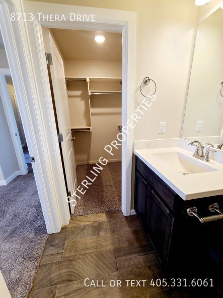 Building Photo - 8713 Thera Dr