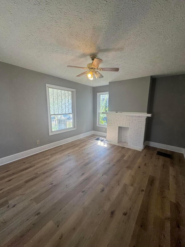 Primary Photo - 1155 Walters St