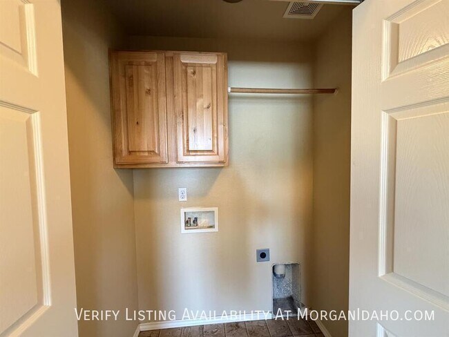 Building Photo - 6698 Poplar-
