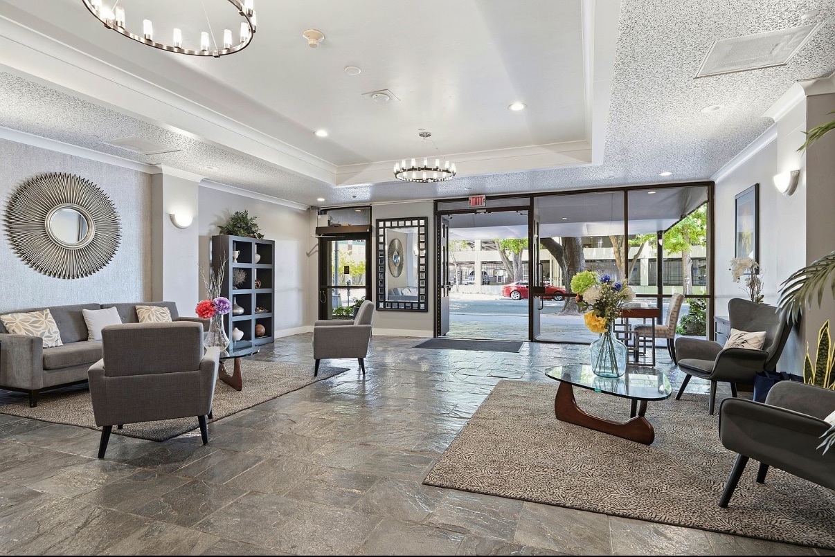Lobby - 500 N St
