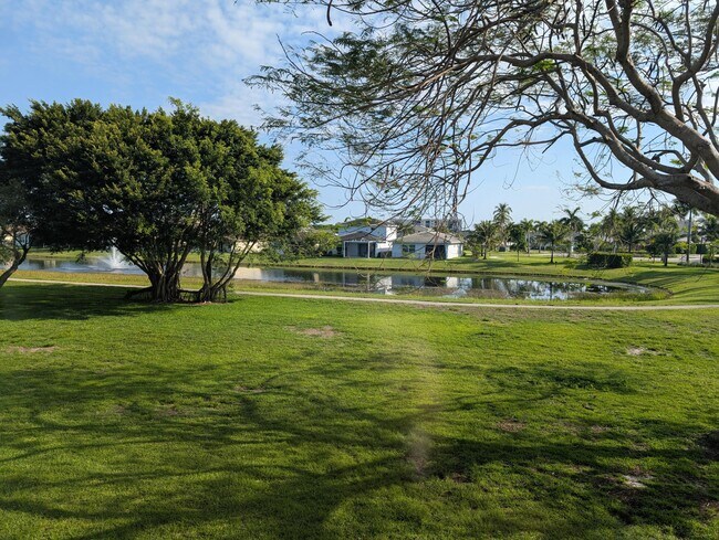 Building Photo - 14701 Cumberland Dr