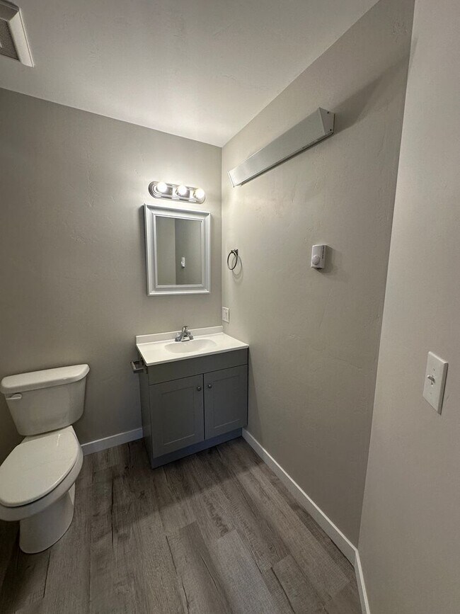 Building Photo - Brand New & Inviting 2 Bedroom, 2 Bathroom Unit in St. Anthony! ($200 OFF FIRST MONTHS RENT!!!)