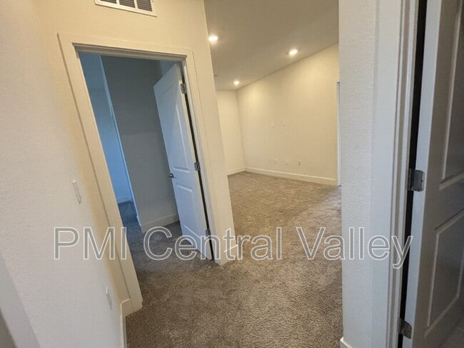 Building Photo - 3226 Tibidabo St