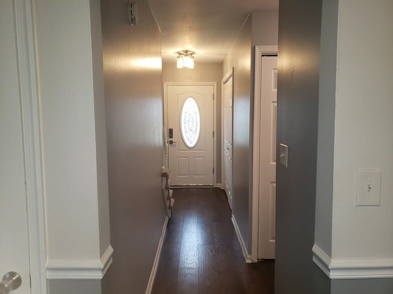 Building Photo - 106 Medley Dr