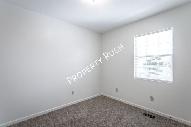 Building Photo - 420 Hedgewood Dr