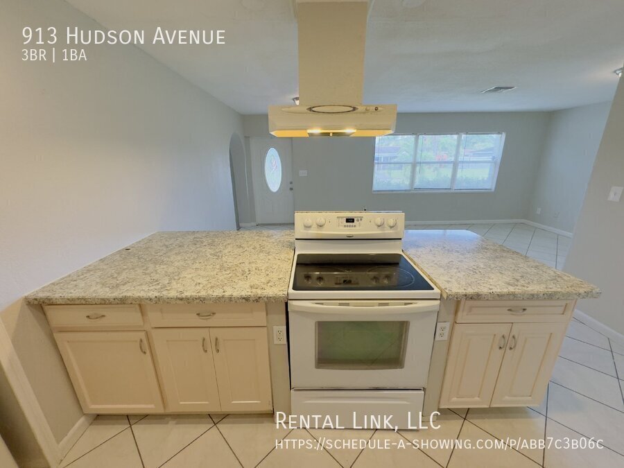 Building Photo - 913 Hudson Ave